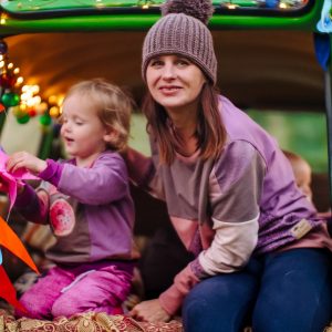 hnědá zimní háčkovaná čepice z merino vlny